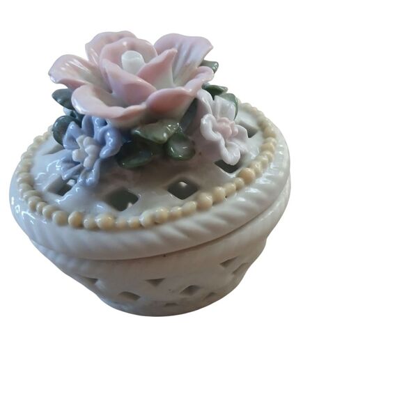 Vintage Basket Shaped Floral Trinket Box Open Weave Lattice Porcelain Gift - Picture 3 of 11
